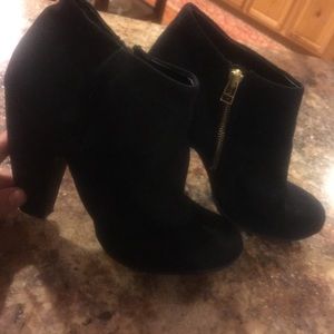Candies size 8.5 Ankle Boots